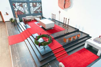 [Translate to Polski:] Altarraum Floersheim